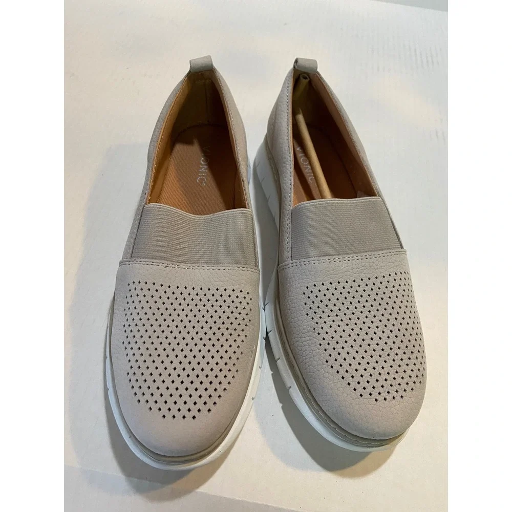 Vionic Roxan Greige Leather Perforated Slip On Sneakers Womens 8.5 Wide Orthotic